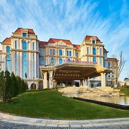 Wanda Realm Qingdao Movie Metropolis Hotell Exteriör bild